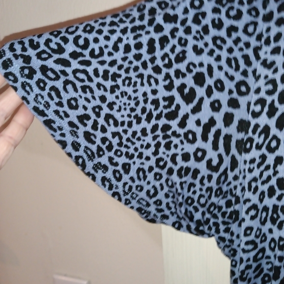 Como vintage Women's blue leopard print shirt size XL - Picture 3 of 4